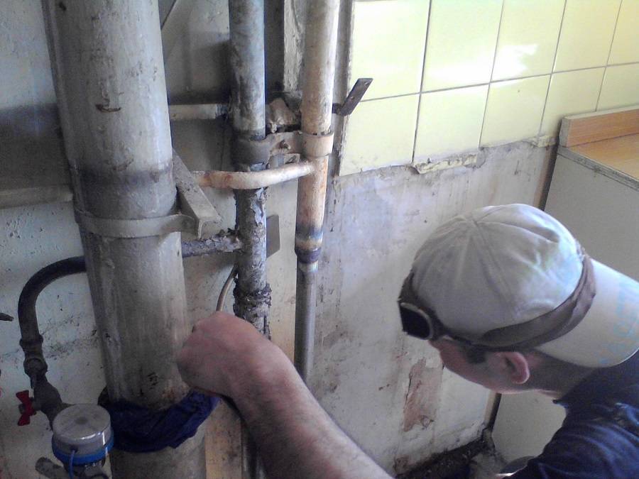 Подробная инструкция по замене стояков холодного и горячего водоснабжения