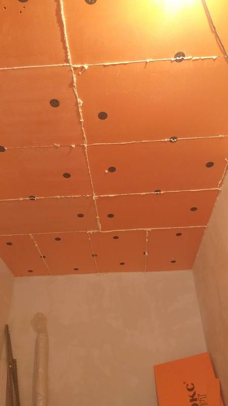 Можно ли утеплять потолок пенопластом или пеноплексом собственноручно