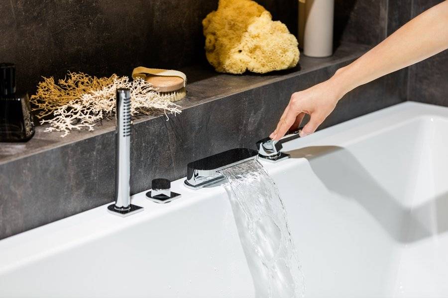 Однорычажные смесители для ванной — преимущества и недостатки