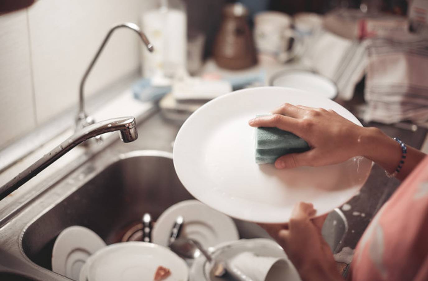 7 гениальных хитростей для тех, кто ненавидит мыть посуду