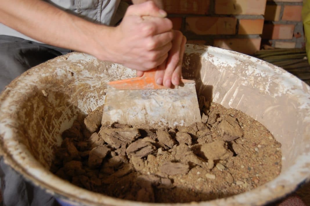 Как приготовить прочный и долговечный раствор из глины для кладки печи