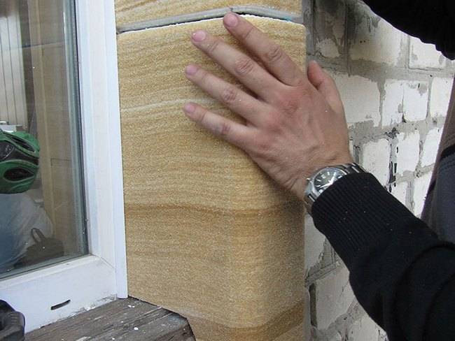 Утепление окон своими руками: пошаговая инструкция для подготовки к зиме старых и новых, деревянных и пластиковых конструкций, и особенности работы с откосами