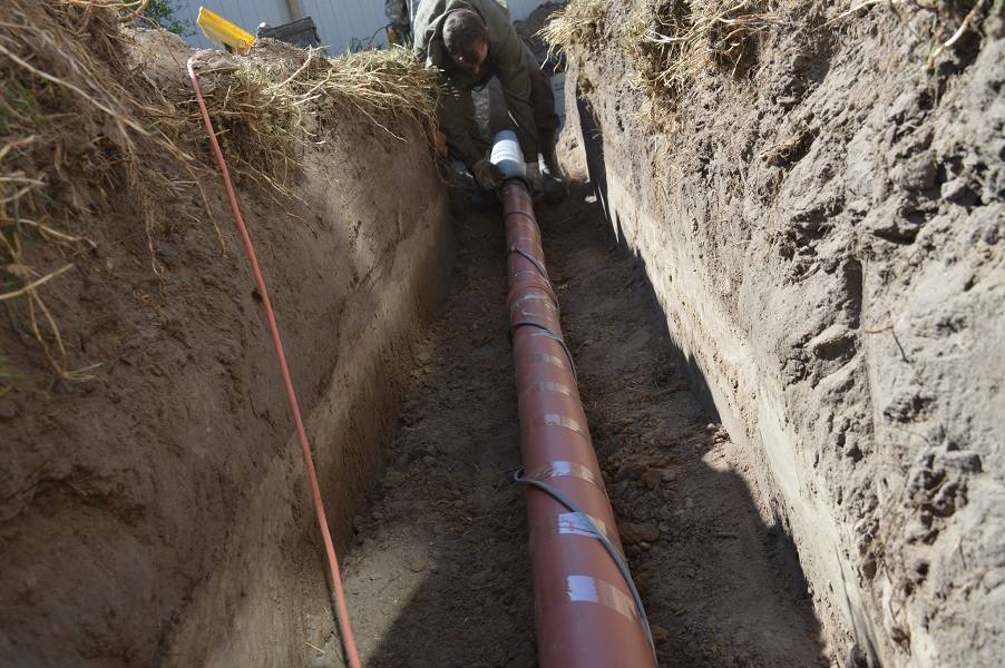 Прокладка канализационных труб в земле: обустраиваем и утепляем наружную канализацию