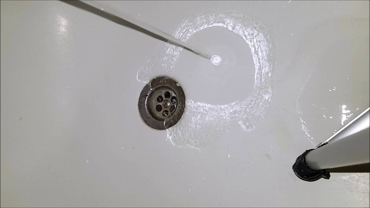 Как почистить слив в ванной: практические советы