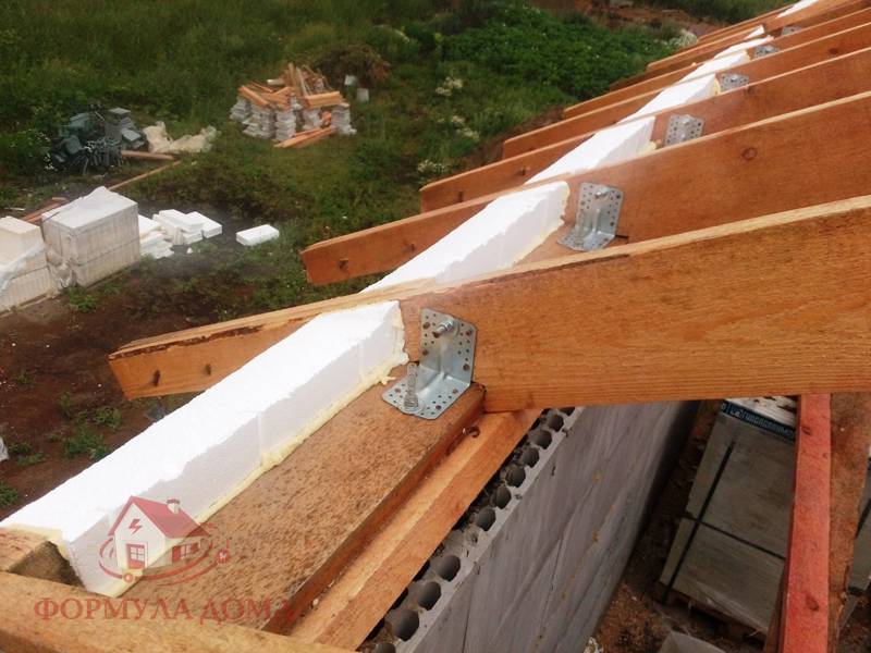 Утепление мансарды изнутри, если крыша уже покрыта, для зимнего проживания: пенопластом, минватой