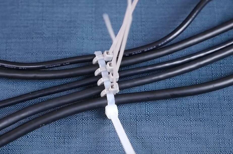Виды кабельных стяжек для крепления проводов: преимущества и недостатки > флэтора