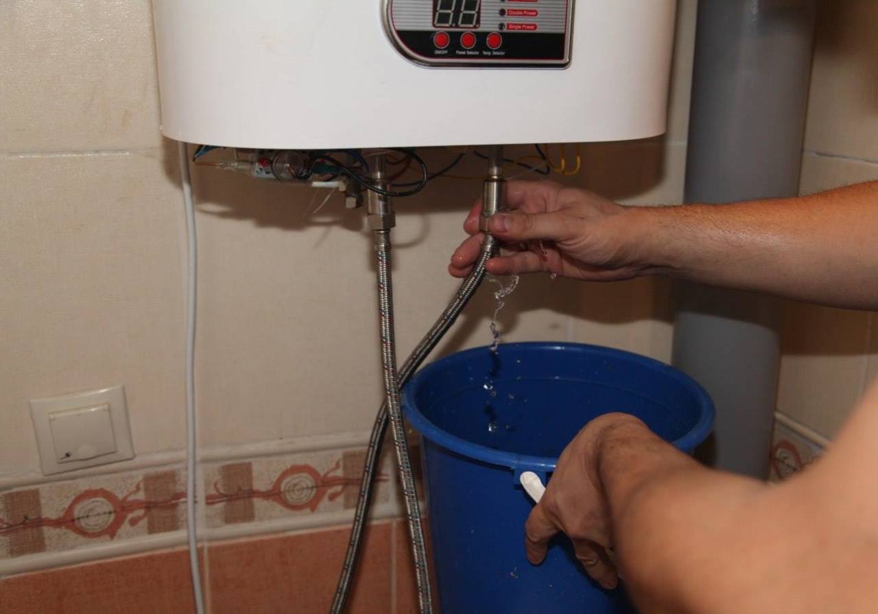Как слить воду с водонагревателя если он не используется