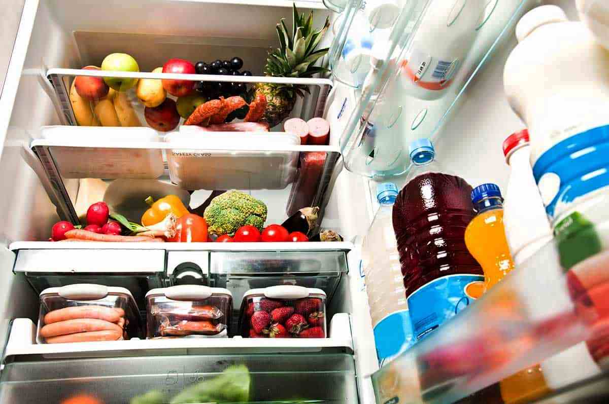 Все по полочкам, или как правильно хранить продукты в холодильнике