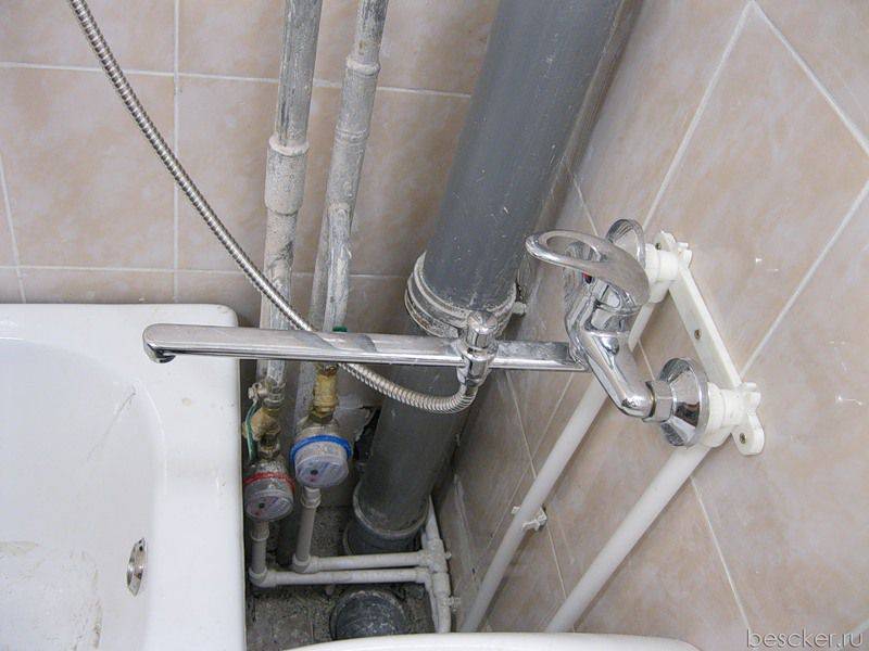 Как заменить трубы в ванной и туалете своими руками