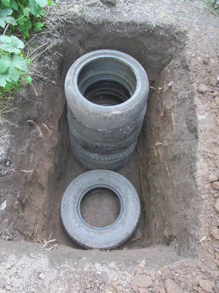 Выгребная яма из покрышек для дачи: как выкопать и сделать