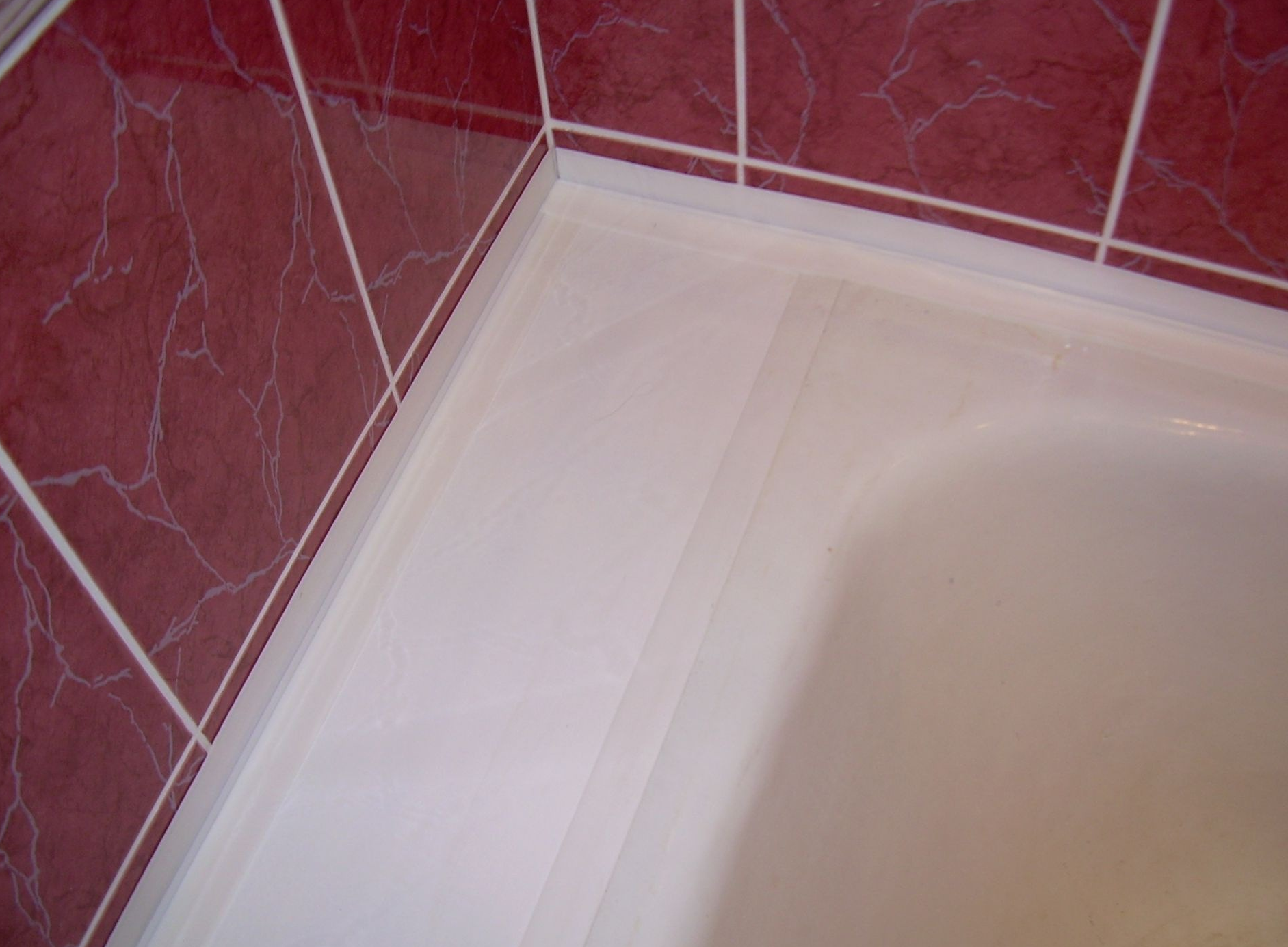 Устраняем щель между ванной и плиткой — лучше один раз увидеть