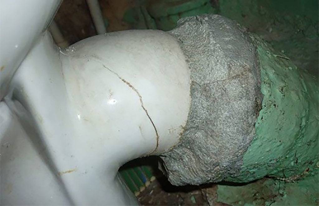 Чем заделать трещину в чугунной канализационной трубе — способы и материалы