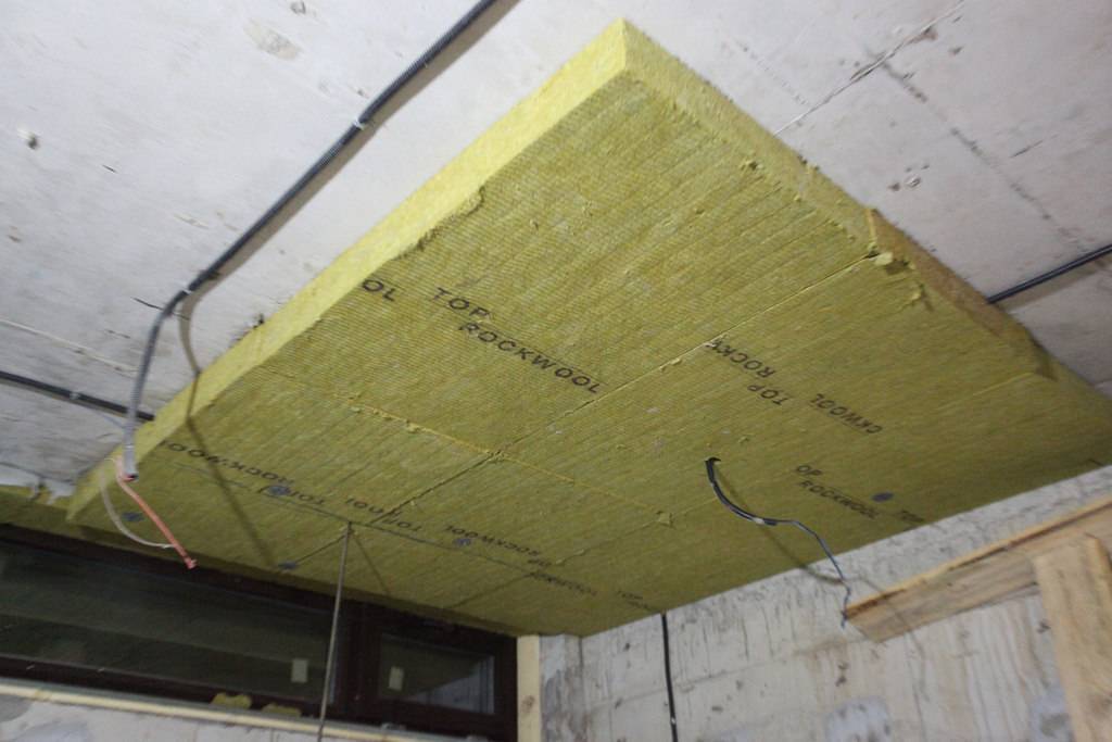 Утепление потолка в подвале дома частного изнутри пеноплексом и в гараже