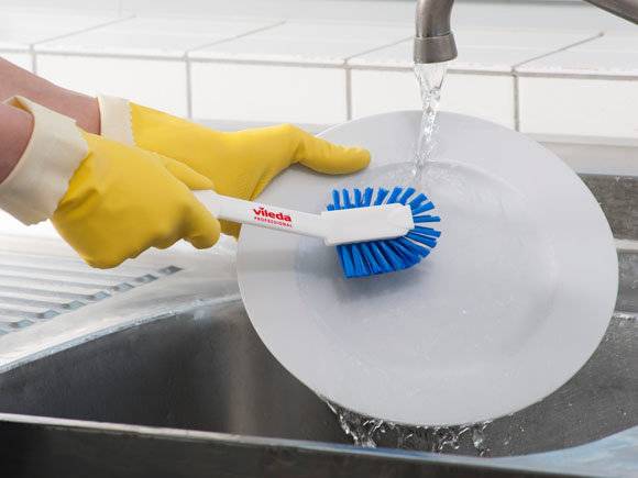 Как сделать моющее средство для посуды своими руками?