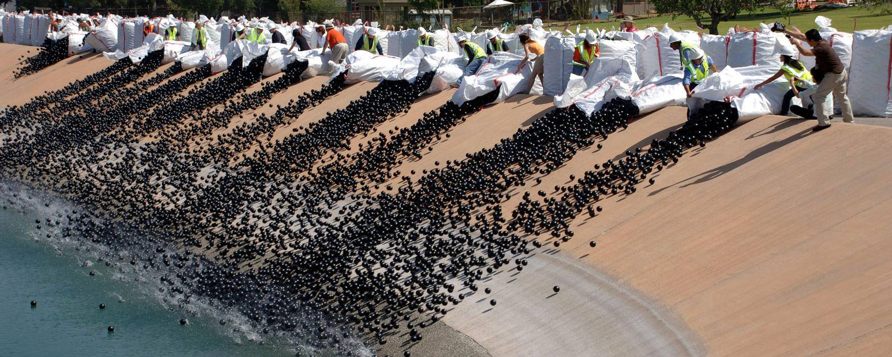 Что делают 96 миллионов теневых шариков в водохранилище лос-анджелеса? - наука - 2021