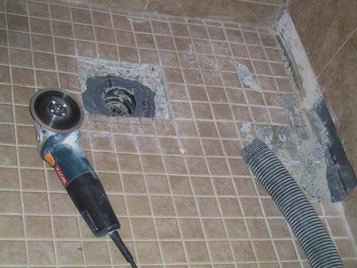 Как правильно сделать аварийный слив в полу ванной