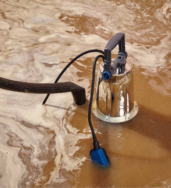 Ручной насос для воды из скважины - разновидности, устройство, основные правила применения