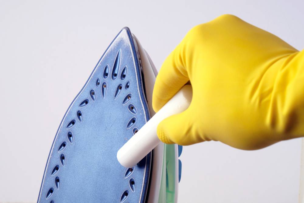 Как очистить утюг от накипи: средства для чистки внутри и снаружи