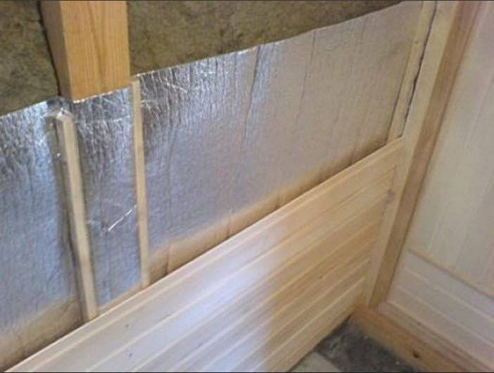 Пароизоляция для стен деревянного дома: снаружи и внутри, как используют изоспан и другие материалы, чем их приклеить?