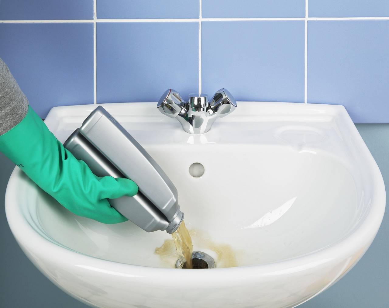 Как устранить засор в ванной в домашних условиях: способы
