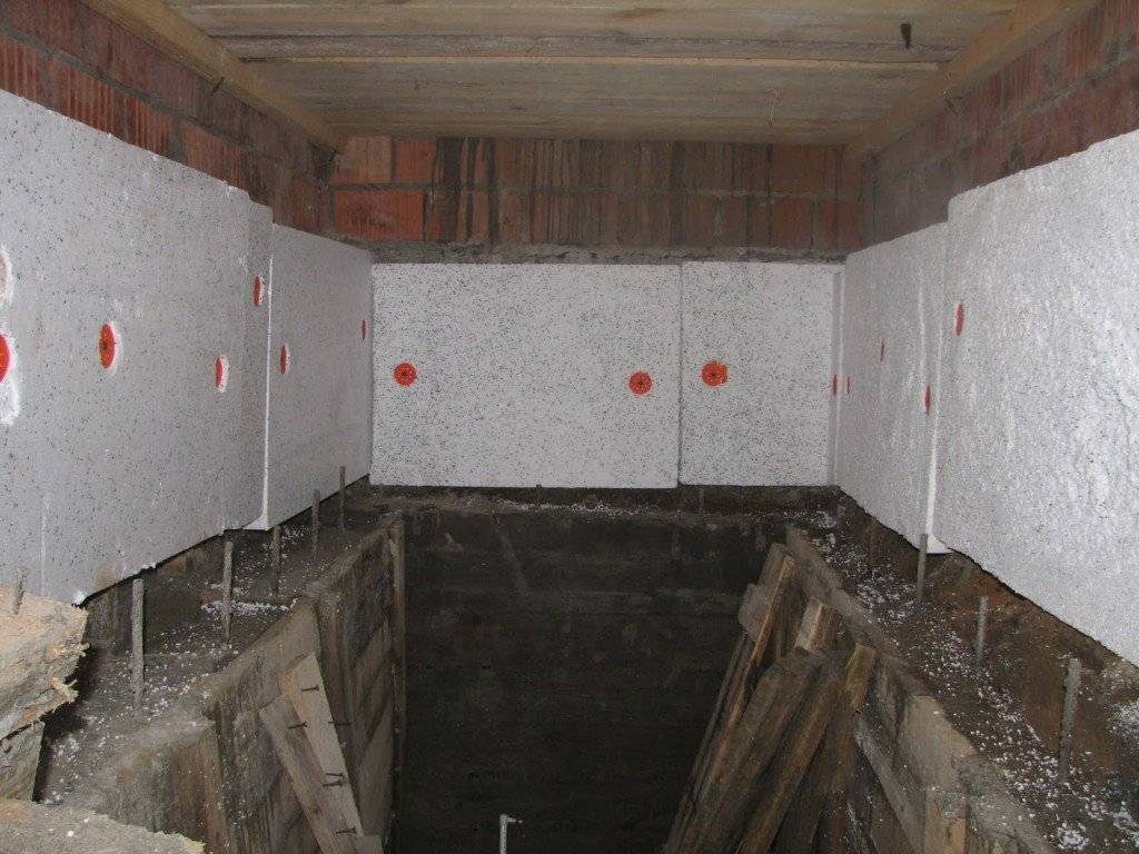 Как правильно утеплить погреб или подвал в гараже от промерзания