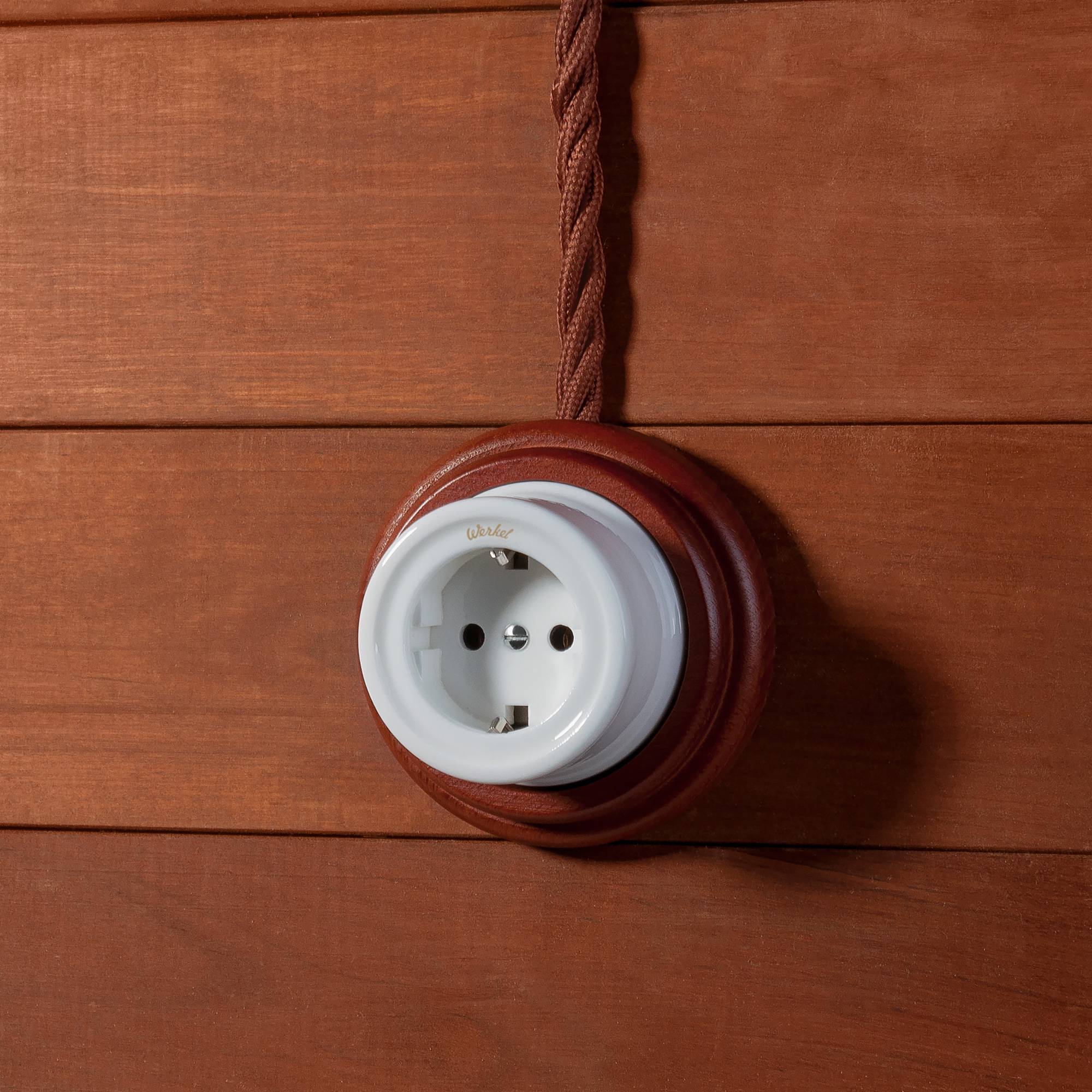 Электропроводка в деревянном доме: 135 фото лучших безопасных решений