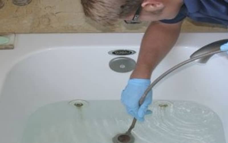 Как устранить засор в ванной – способы решения проблемы