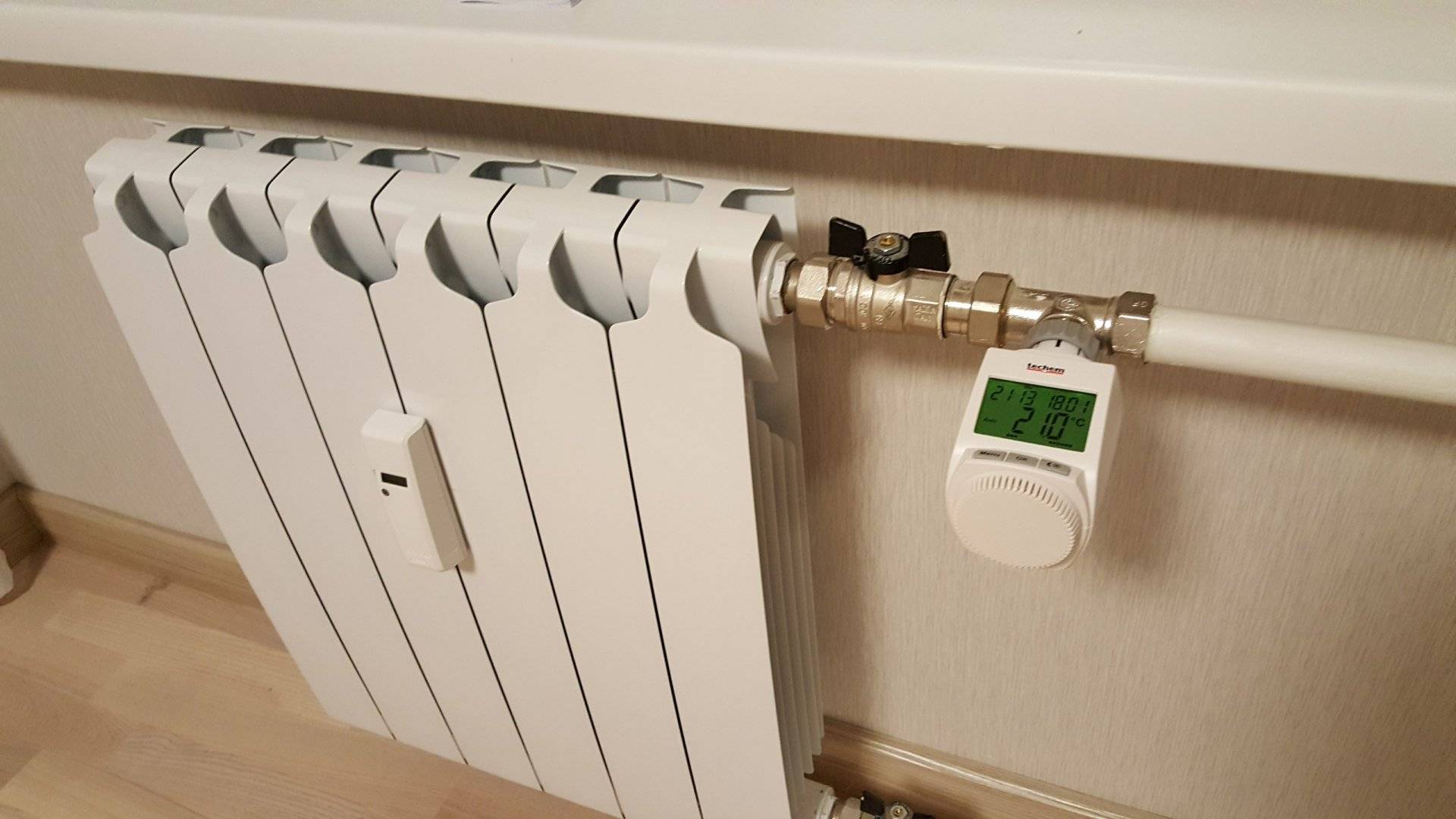 Счетчик на отопление в квартиру: нюансы установки индивидуального теплосчетчика в многоквартирном доме, его законность, принцип работы, а также каким должен быть