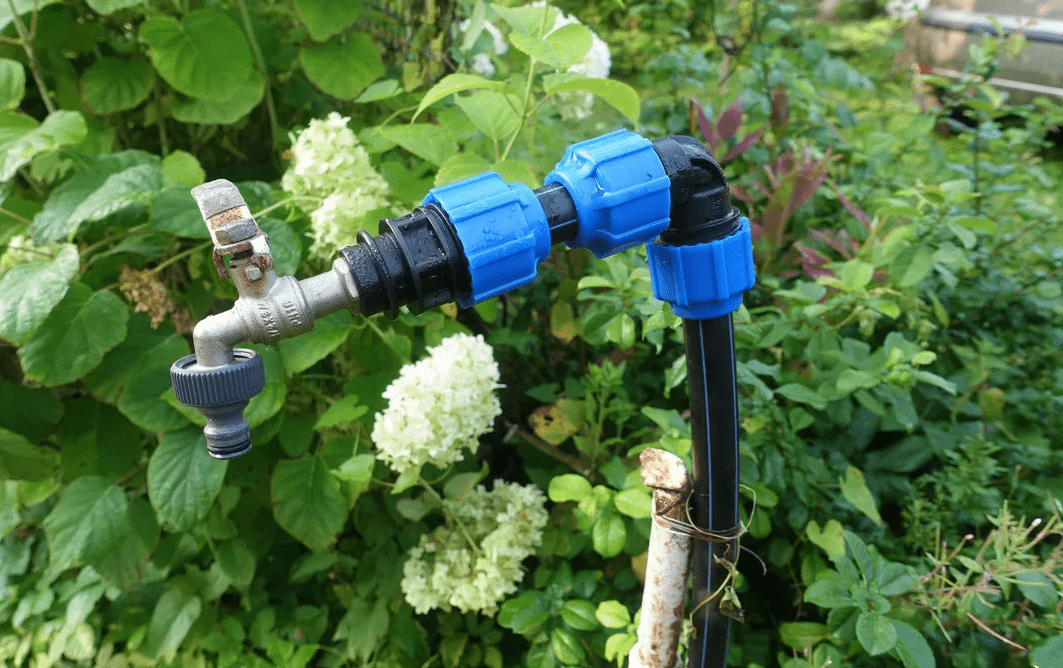 Пластиковые трубы для полива на даче: какие лучше использовать?