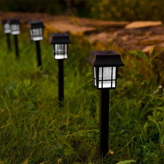 Светильники на солнечных батареях для автономной подсветки сада и участка