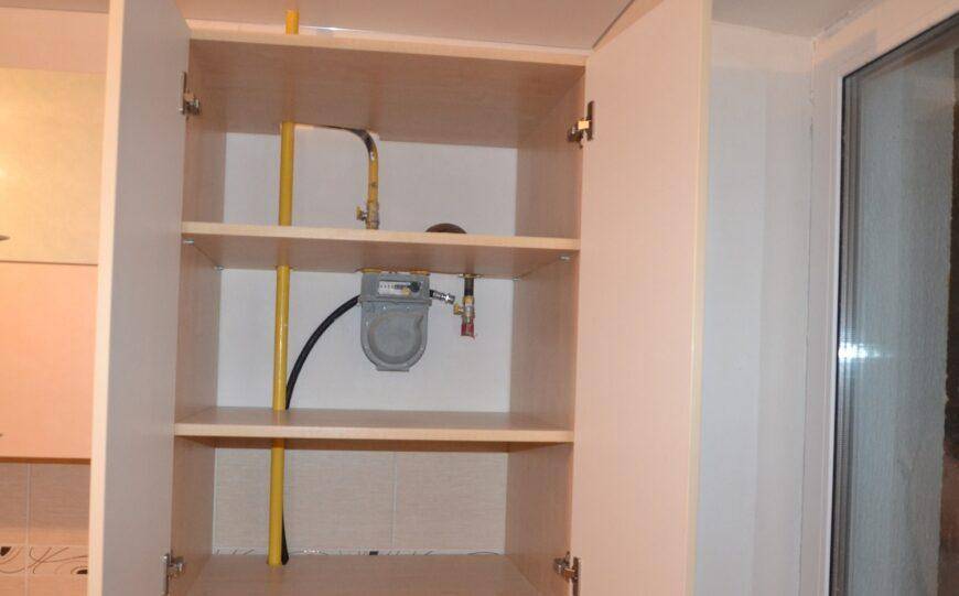 Газовая труба на кухне: как закрыть, разрешенные варианты декорирования, требования, перенос газовой трубы