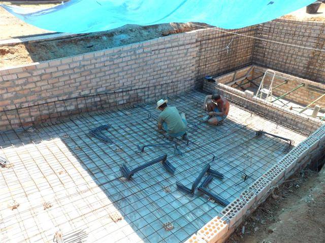 Бетонный бассейн на дачном участке: как спроектировать и залить своими руками