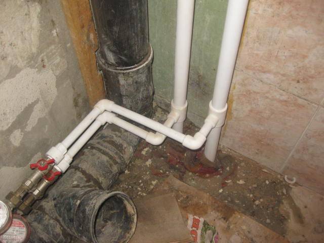 Замена стояков в квартире: кто должен менять трубы отопления, горячей воды  в многоквартирном доме
