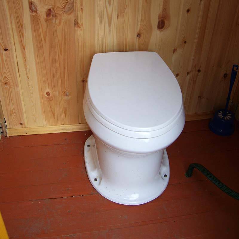 Туалет для дачи: пошаговая инструкция с пояснениями и комментариями