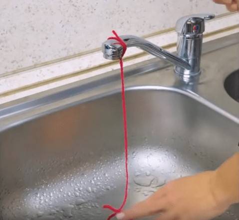 Как убрать конденсат с труб холодной воды в туалете: причины появления проблемы и способы их устранения своими руками