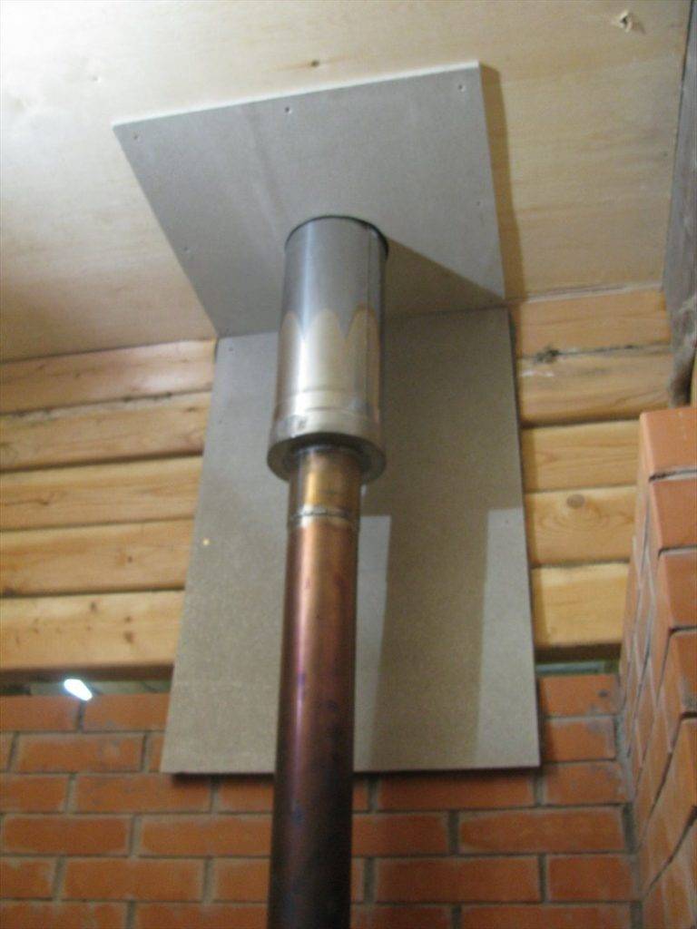 Быстрый способ сделать дымоход через потолок в бане