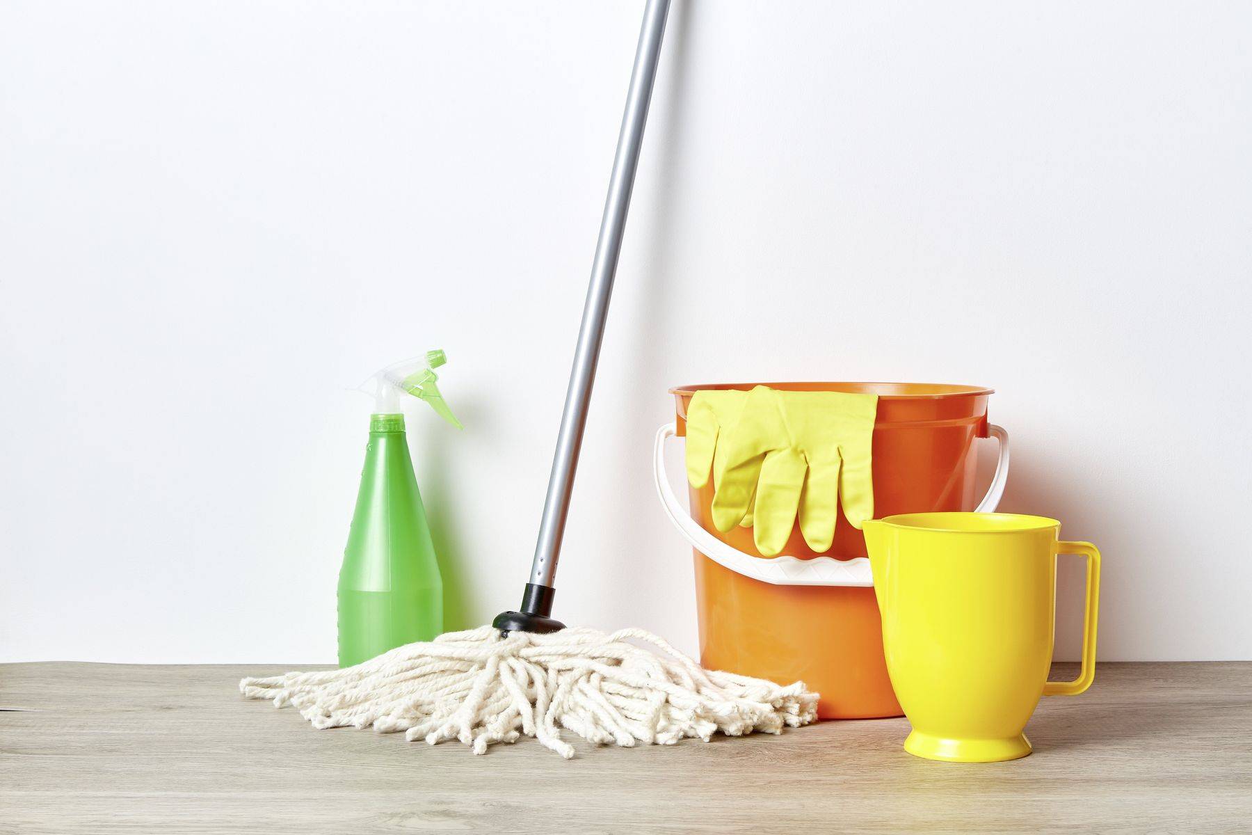 Что нельзя делать при уборке в квартире: 7 распространенных ошибок