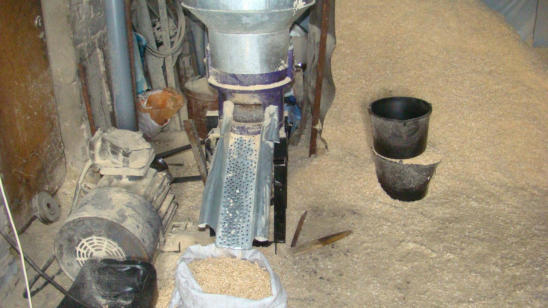 Технологический процесс производства пеллет из опилок и соломы: изготовление самодельных гранул