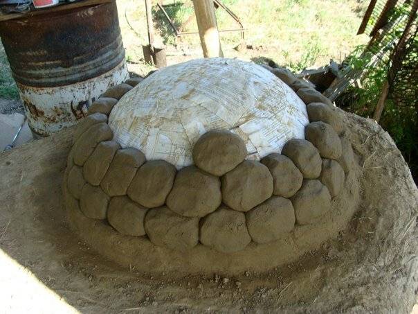 Глиняная печь: две технологии строительства и уличная печка из глины своими руками
