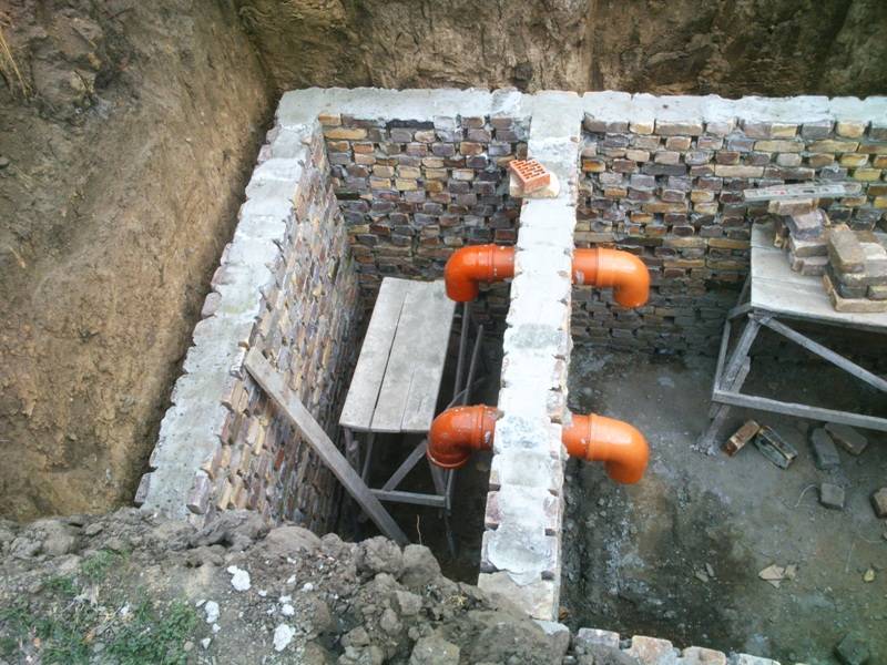 Как сделать выгребную яму в частном доме своими руками и правильно смонтировать канализацию