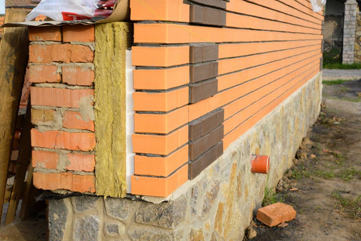 Силикатный кирпич для постройки частного дома. технология утепления кирпичной стены снаружи + выбор оптимальной теплоизоляции