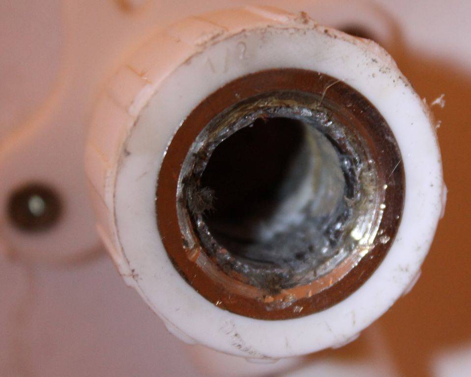 Инструкция по ремонту металлопластиковых труб в домашних условиях — разбираемся развернуто