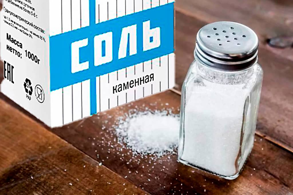 9 способов использовать обычную соль во время уборки вместо дорогой бытовой химии