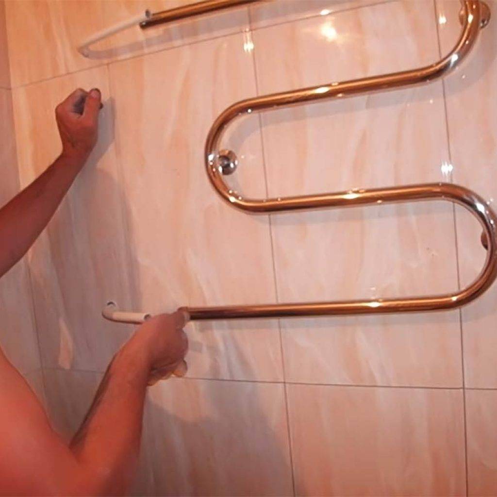 Установка полотенцесушителя в ванной комнате своими руками