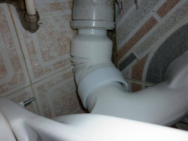 Установка гофры на унитаз: тонкости и альтернативы