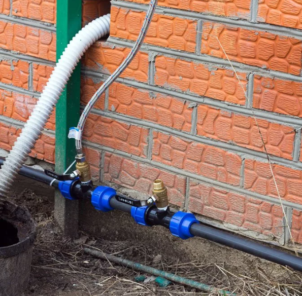 Монтаж трубы пнд для водопровода на даче с помощью фитингов