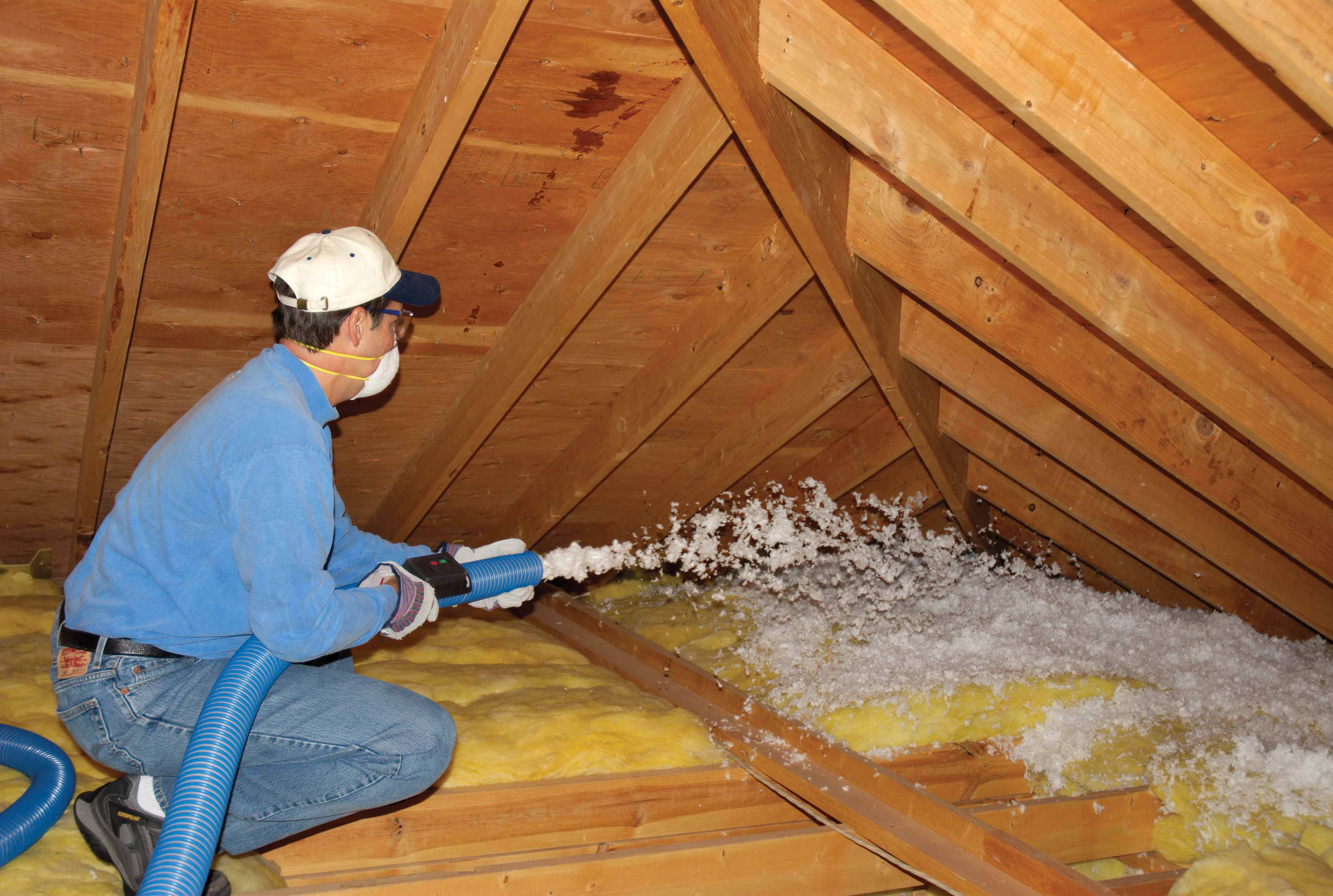 Утепление потолка в частном доме — обзор материалов и способов монтажа утеплителя