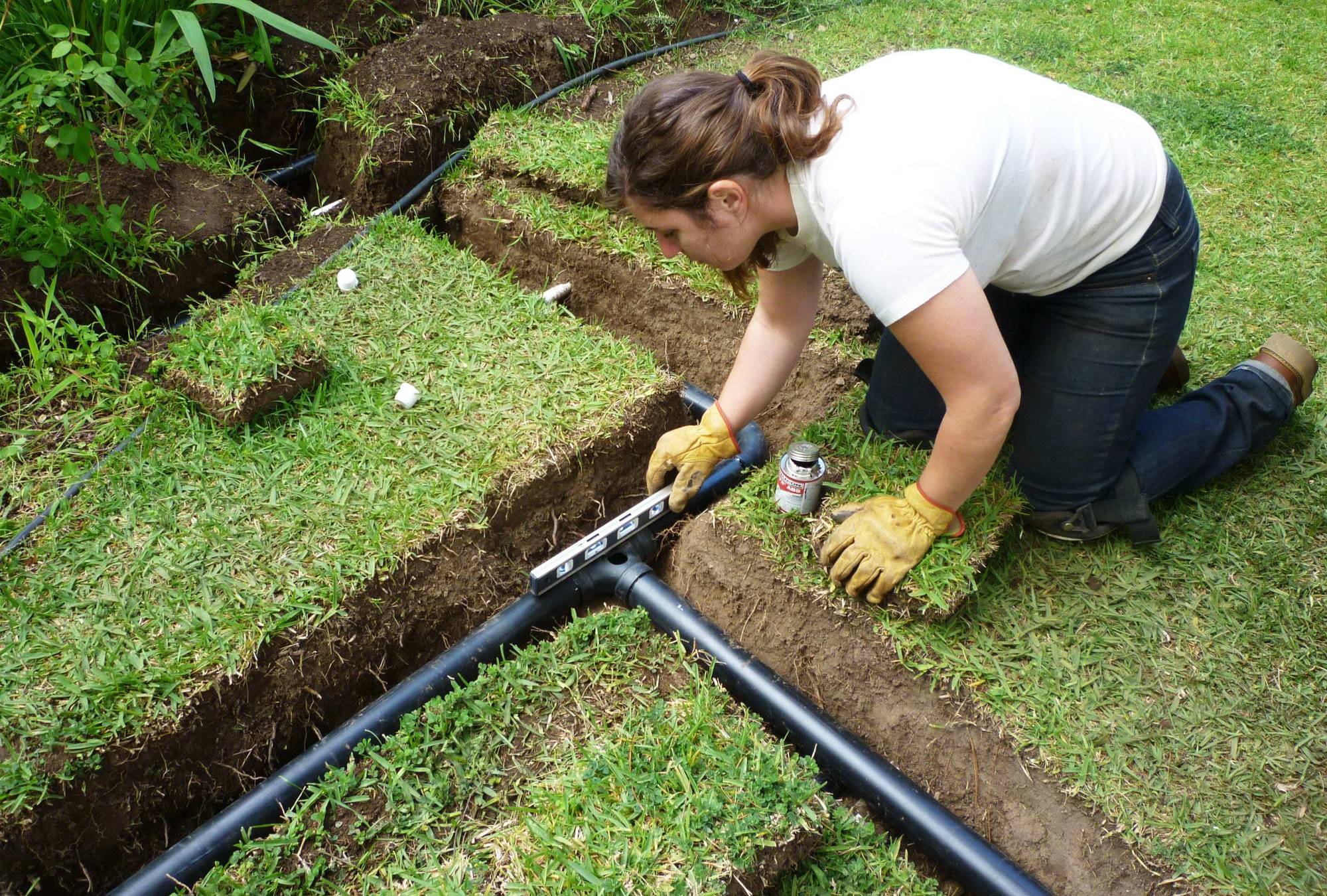 Как сделать дренаж почвы на даче в саду
