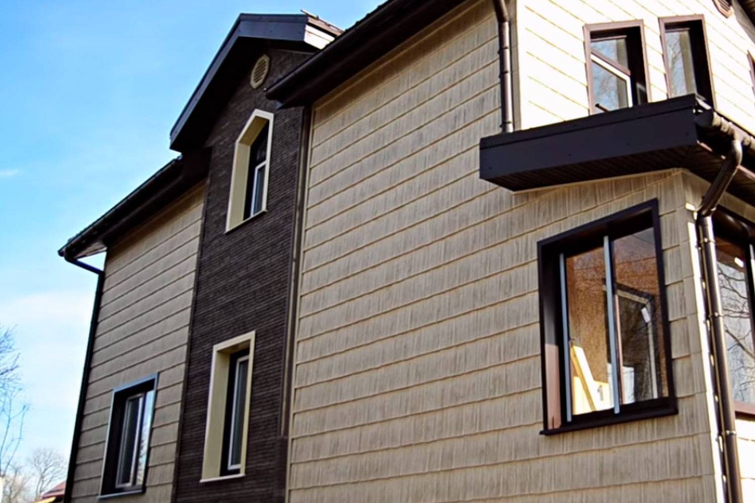 Обшивка дома - чем обшить деревянный снаружи дешево и красиво, обзор материалов для фасада, отзывы профессионалов