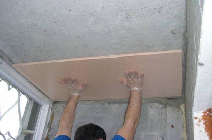 Как утеплить бетонный потолок: как сделать правильно своими руками для поверхности из плит, а также выровнять, оштукатурить, шпаклевать и покрасить изнутри?